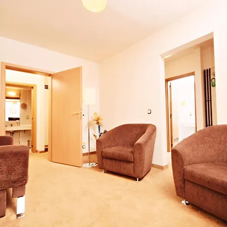 Hotel International-2